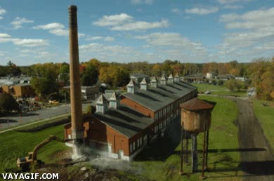 excavadora,demolicion,chimenea