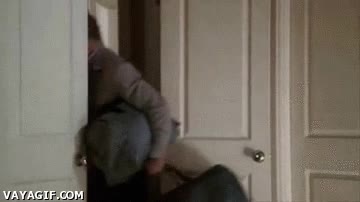 expresión,Puerta,Salir,Novio,Valija,Viaje,Padres,Camino,Escapar