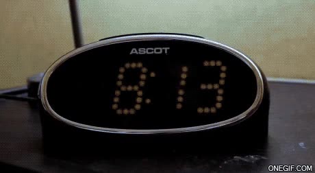 Mierda,Despertar,Levantar,Ma&ntilde;ana,Tarde,Trabajo,Cama,Dormir,Despertador,Expresion