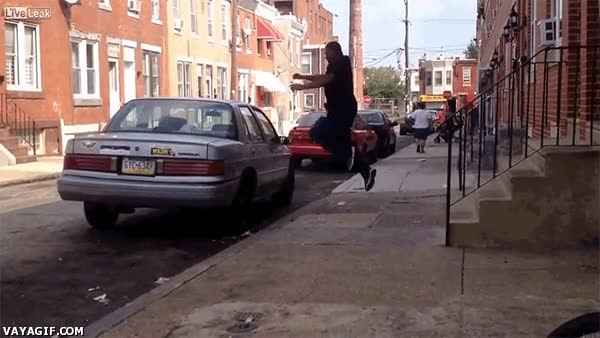 atracar,coche,patada,ventanilla,fail,romper,cristal