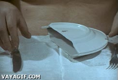 Tengo tanta hambre que hasta me comería el plato, en este caso, literalmente comida,plato,cortar,stop motion,plastilina,comer