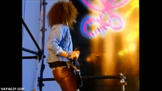 tributo a freddy mercury,Slash,baile,guns n'roses,guitarrra,cintura,tirarse la guitarra
