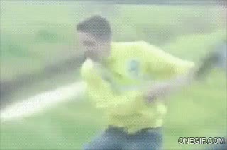 novia,agua,mojar,lanzar,troll,rio,tirar,de boca