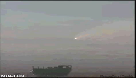 misil,ataque,en el blanco,explosion,tanque,carro de combate
