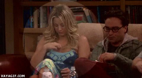 palomita,tbbt,penny,escote,comer,buen sitio,caer,the big bang theory