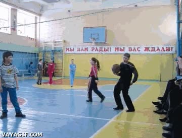 headshot,patada,venganza,ni&ntilde;o,baloncesto,bien hecho,pelotazo