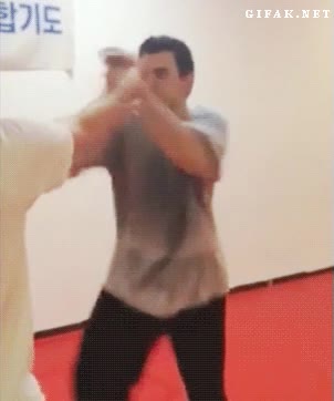 Hombre,Pistola,Arma,Asalto,Desarmar,Velocidad luz,Veloz,Practica,Artes Marciales