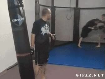 gordo,golpe,mma,fuerza,pu&ntilde;etazo,atravesar,pared