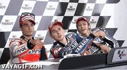 MotoGP,Pedrosa,Lorenzo,Rossi,tia buena,mirar,amigos,expresion,se&ntilde;alar