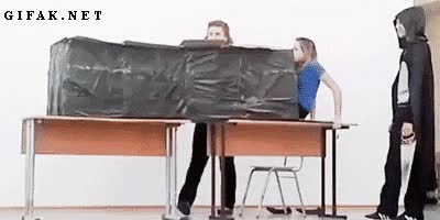 Truco,Mago,Caja,Mujer,Corte,Pies,Fail,Serrucho,Serrar,Sierra,Magia