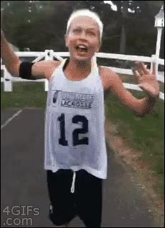 ni&ntilde;a,encestar,emoci&oacute;n,fail,troll,ilusi&oacute;n,enga&ntilde;o,canasta,de espaldas