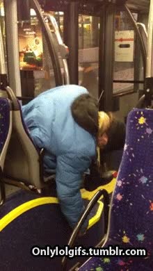 señor,caer,metro,asiento,caida,dormido,al suelo