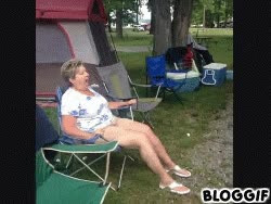 abuela,dolor,pistola,gif,camping,gracioso,nieto troll,abuela inocente