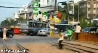 apartaos de ahi,chu,accidente,CHU CHU MOTHERFUCKERS!,tren,arrollar,atropellar,autobus