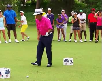 Golf,Clavar,Tiro,Huevo roto,Lanzar,Deporte,Carambola,Dolor