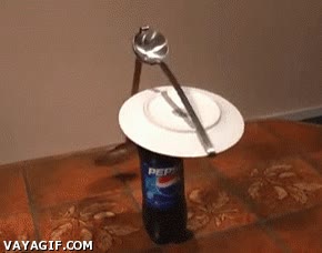 pepsi,botella,cucharon,espatula,plato,equilibrio