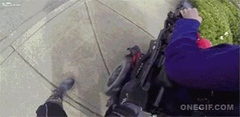 Bajar de la moto,Caída,Accidente,Silla de ruedas,Discapacitado,Ayudar,Rescatar