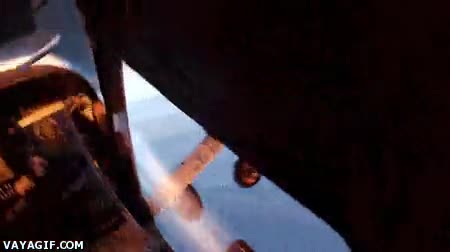 chocar,avi&oacute;n,accidente,nadie result&oacute; herido,paracidas