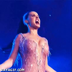 Katy Perry en medio de un concierto, todos sabemos por qué está saltando a la comba katy perry,saltar,comba,concierto,botes,mostrando pechuga