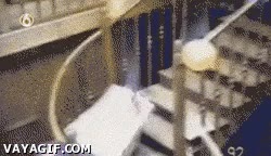 caja,rodar,escaleras,regalo,sorpresa,fail