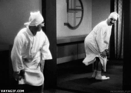 menear,mover,espejo,groucho marx,pijama