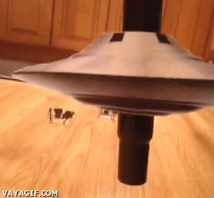 Aspiradora,Marciano,Alien,Plato volador,UFO,Robar,Vaca,Platillo,OVNI,Abducir