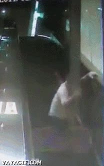 Hombre,M&aacute;quina,Fail,Accidente,Comer,Tragar,Se lo ha comido,Devorado vivo