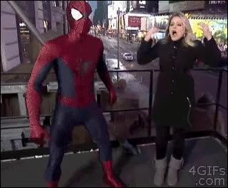 rubia,spiderman,spidey,fail,reportera,al suelo,desmayarse