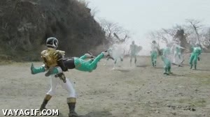 power rangers,verde,disparar,el suelo explota porque si,wtf,escena,pistolas,agarrar