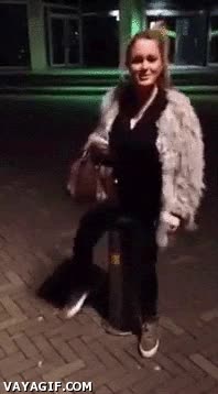 pilon,magia,rubia,resbalarse,pilona movil,donde se ha metido