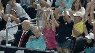 ola,participacion,clase,levantar un dedito,dedo,grada,publico
