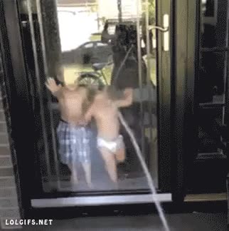 Ni&ntilde;os,Mojar,Agua,Ca&iacute;da,Fail,Troll,Manguera,Chorro,Proteger,hermano,Hermana