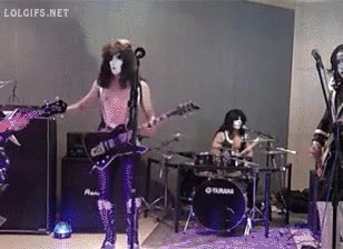 fail,tocar,bailar,rock,zapatos de plataforma,inc&oacute;modo,caida,cantante,guitarrista