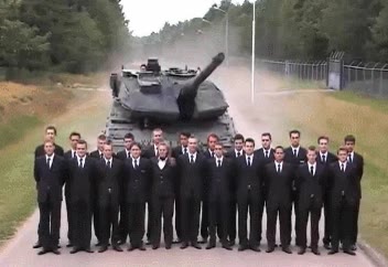 Rusia is different,foto,graduación,detener,tanque,freno,por poco