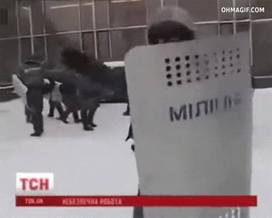 camara,rota,ucrania,manifestaciones,anti-disturbios,objetivo,porra