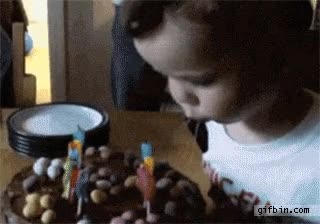 babas everywhere,saliva,tarta,escupitajo,ni&ntilde;o,soplar,cumplea&ntilde;os,pastel