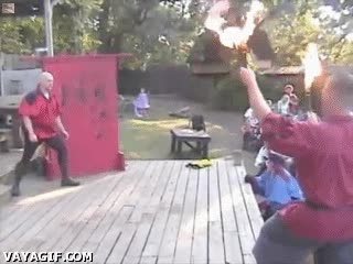 en el aire,al vuelo,coger,atrapar,lanzador de cuchillos,velocidad de movimiento,reflejos