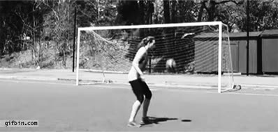 larguero,jugadora,malabarismos,toques,punteria,chutar