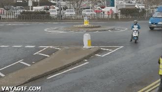 caer,estropeada,rabieta,molestar,motocicleta,patada,caida