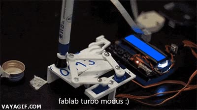 rotulador,curiosidad,pizarra,robot,borrar,ilustrar,reloj,pintar