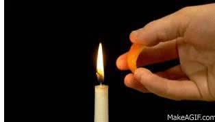 Lo que una pequeña cáscara de naranja puede hacer fuego,cáscara,encender,vela,exprimir,inflamable