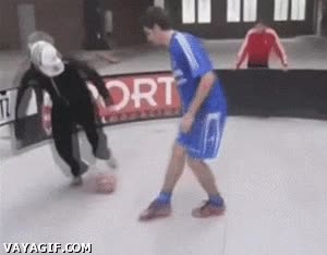 balon,humillacion,futbol,regate,street football,bajar pantalones