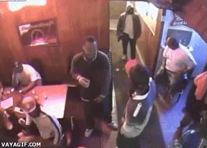 pistola,apuntar,atracador,someter,huir,seguridad