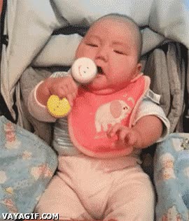 golpe,sonajero,en la cara,descontrol,cuerpo,llorar,bebe