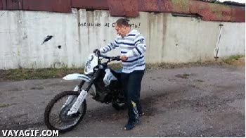 ¿Estas motos? Si esto es lo más fácil de controlar del mundo, mira y graba... moto,arrancar,con la marcha puesta,fail