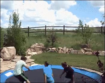 troll,amigo,trampolin,saltar,rebote,por los aires,fail,contra el suelo