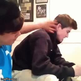 amigo,rudo,pegar,bofetada,guantazo,vacilar,hermano,pequeño,mayor