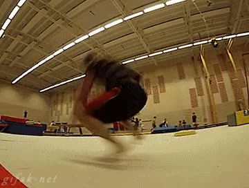 volteretas,fuerza,manos,hacer el pino,gimnasta,acróbata