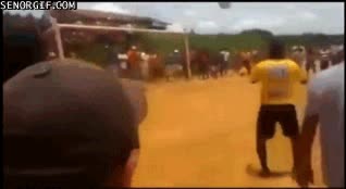 cobarde,por la espalda,pu&ntilde;etazo,penalti,mal perder,rabioso,&aacute;rbitro