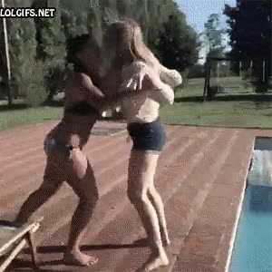 karma,fail,golpe,piscina,broma,chica,mojada,agua